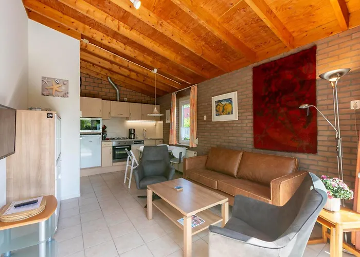 Near And Forest In De Blenck Feriehus Callantsoog